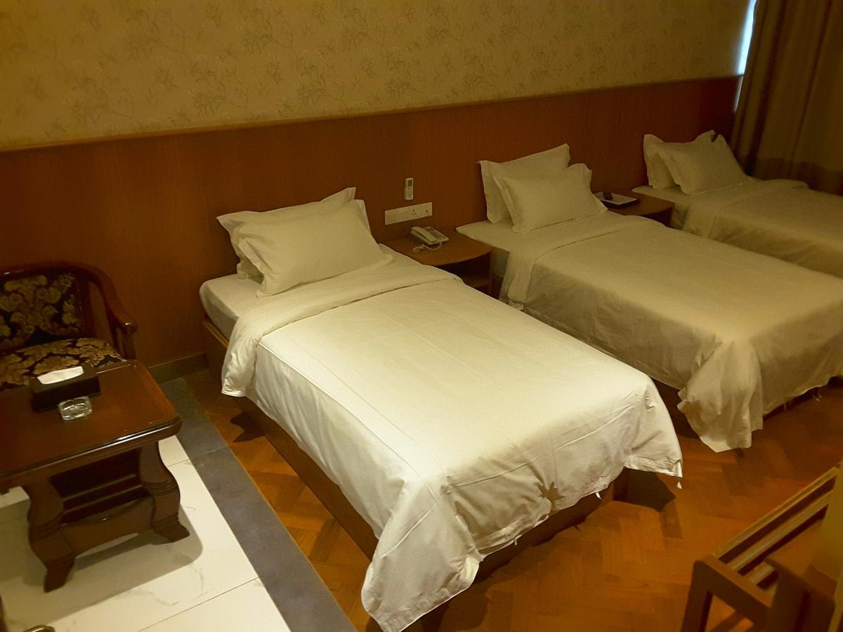 Unity Hotel Mandalay Bagian luar foto